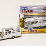 510008 Kids Globe Die Cast pull back Carthago Camper met licht 16cm
