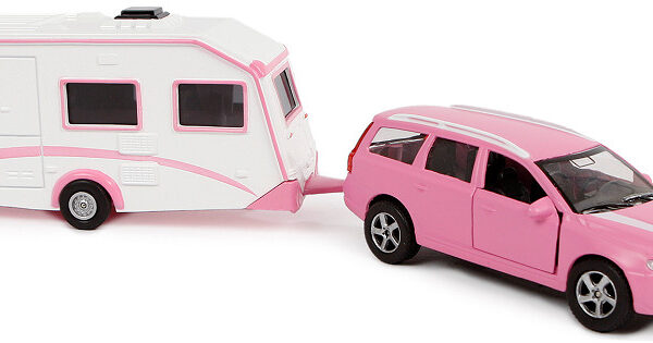 520194 Kids Globe die cast Volvo V70 met caravan 30cm roze