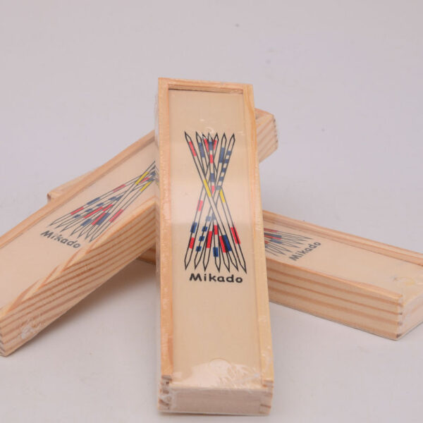 Mikado in houten kistje