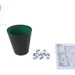 PlayToDay dobbelspel met beker en 5 dobbelstenen 9x14x23cm